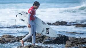 Como yoga e meditação auxiliam Yago Dora na caça ao título da WSL - radardasaude 1 image Como yoga e meditação auxiliam Yago Dora na caça ao título da WSL - radardasaude